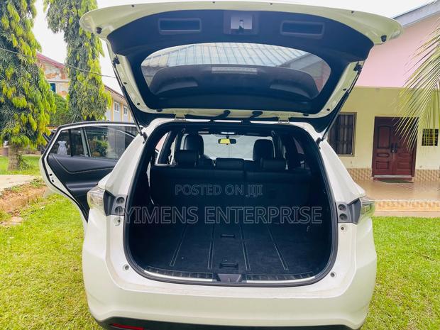 Toyota Harrier 2.4 4WD 2013 White photo 5