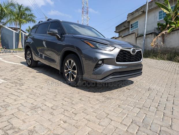 Toyota Highlander XLE 2022 White photo 2