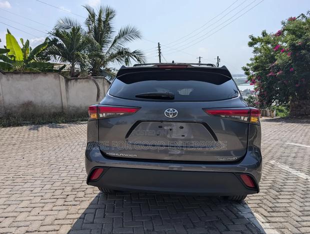 Toyota Highlander XLE 2022 White photo 4