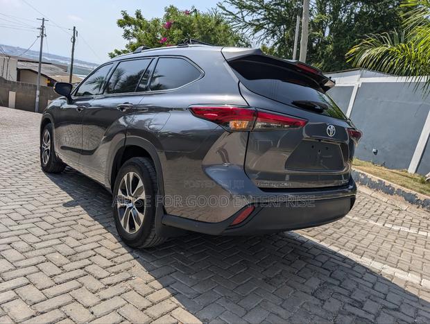 Toyota Highlander XLE 2022 White photo 5
