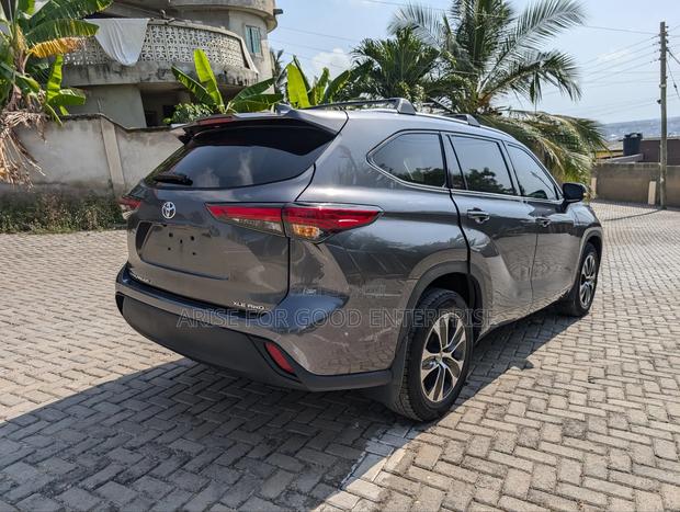 Toyota Highlander XLE 2022 White photo 6
