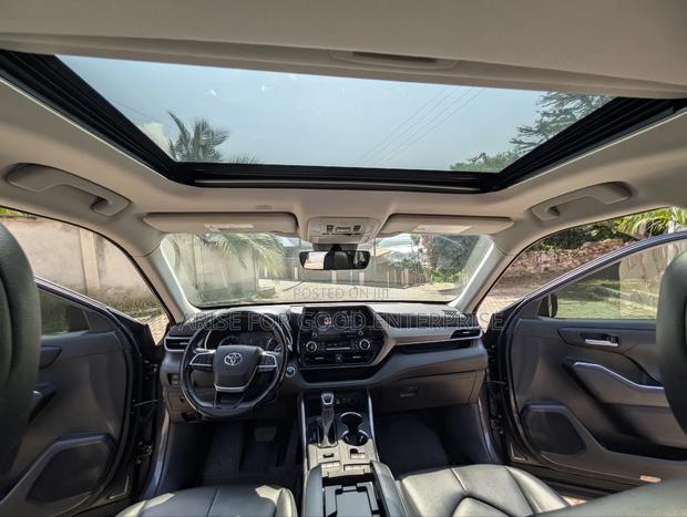 Toyota Highlander XLE 2022 White photo 7