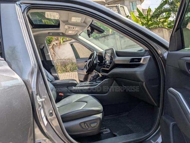 Toyota Highlander XLE 2022 White photo 8