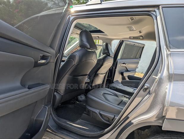 Toyota Highlander XLE 2022 White photo 11