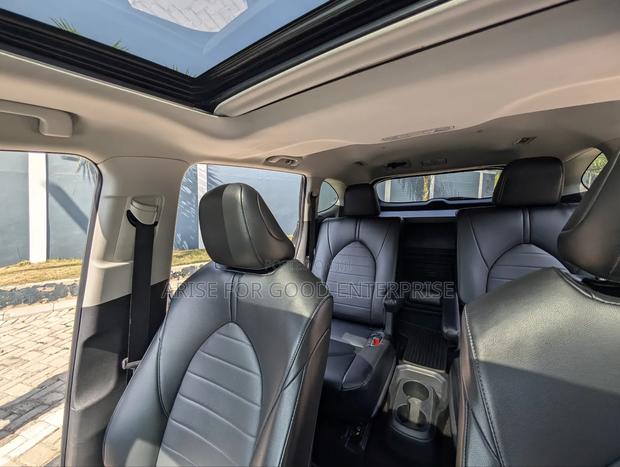 Toyota Highlander XLE 2022 White photo 13