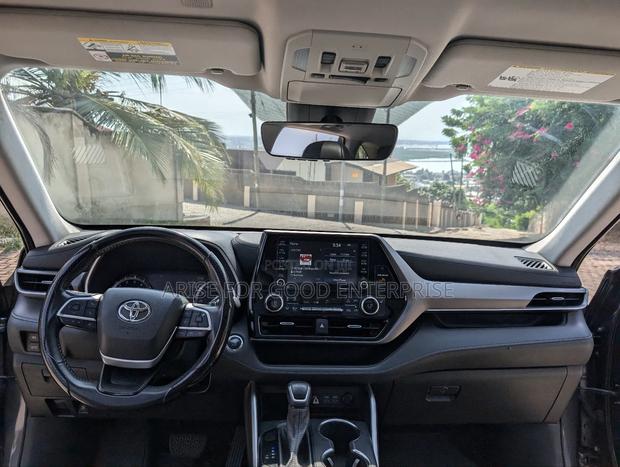 Toyota Highlander XLE 2022 White photo 14