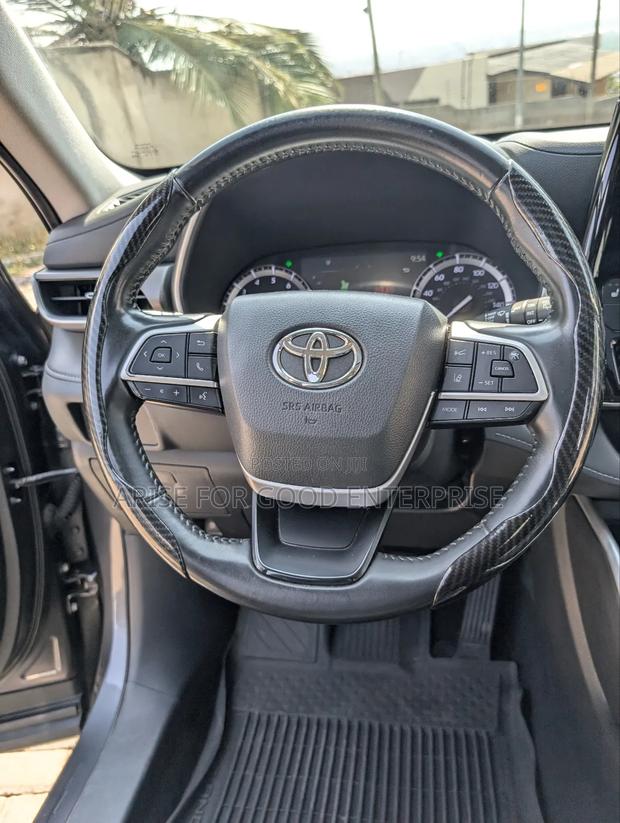 Toyota Highlander XLE 2022 White photo 16