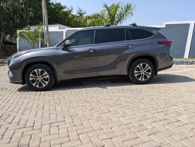 Toyota Highlander XLE 2022 White photo 20