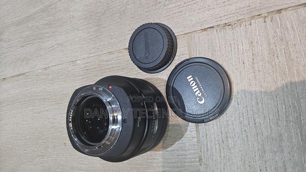 Canon Ef 85mm F/1.2l Ii Usm Lens photo 5