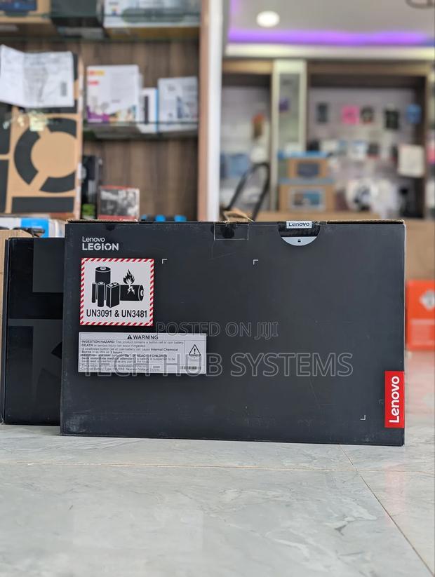 New Laptop Lenovo Legion 7 32GB Intel Core Ultra 9 SSD 2T photo 3