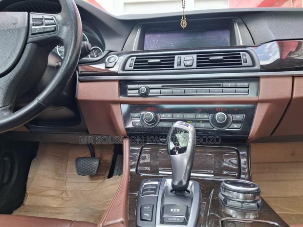 BMW 5 Series 2014 Gray photo 10