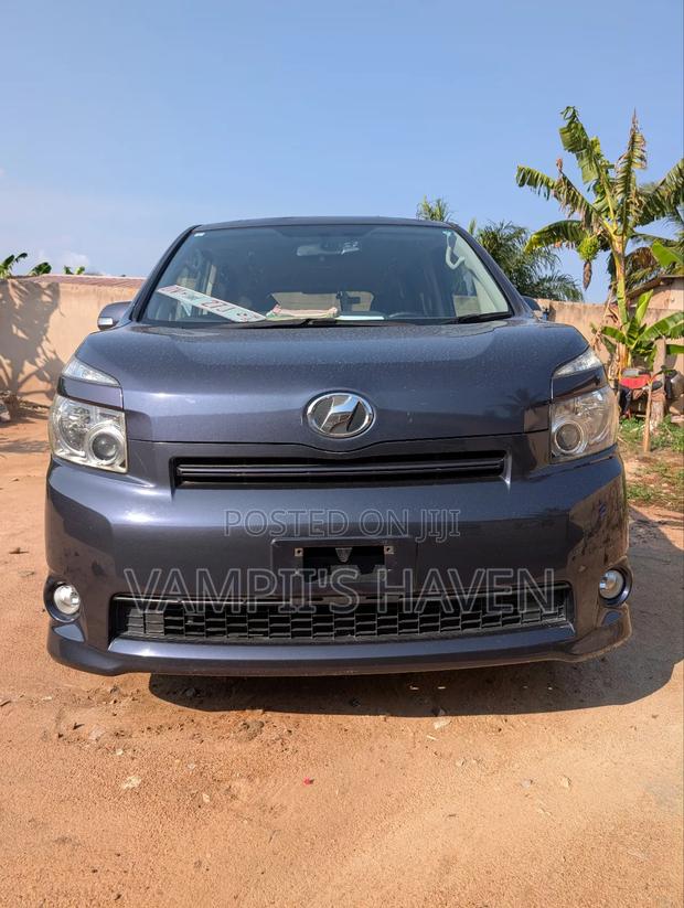 Toyota Voxy 2011 Gray