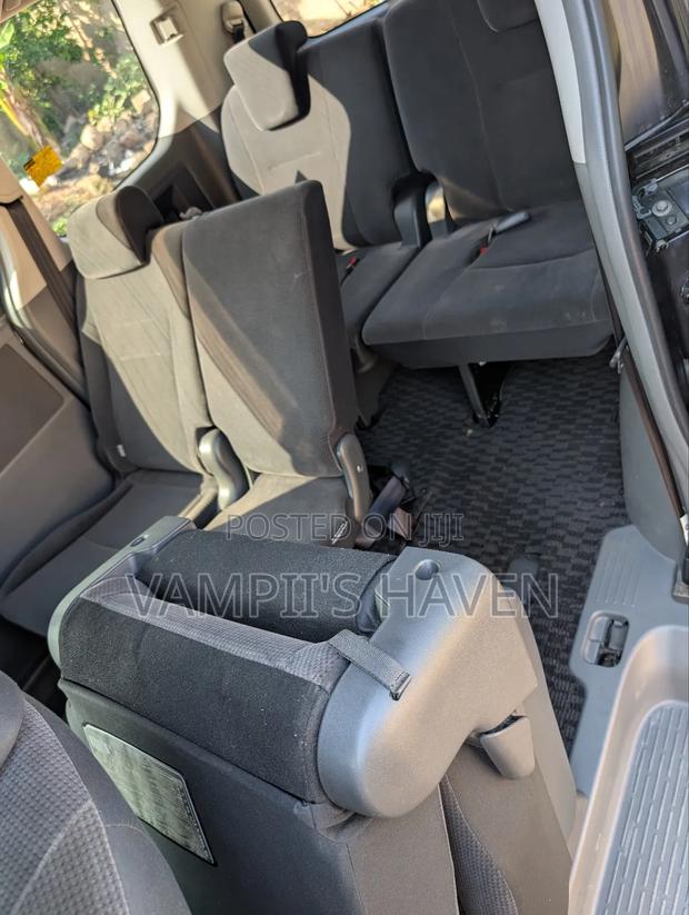 Toyota Voxy 2011 Gray photo 8