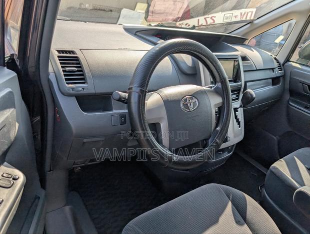 Toyota Voxy 2011 Gray photo 10