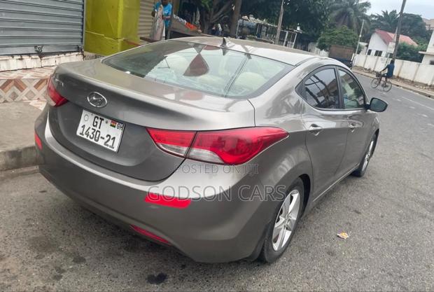 Hyundai Elantra Limited Sedan FWD (1.8L 4cyl 6A) 2013 Gold photo 4
