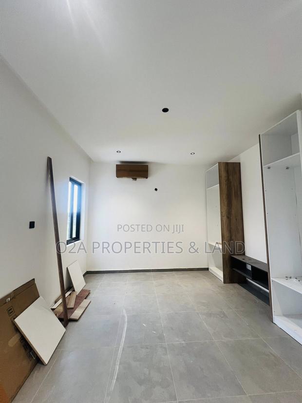 4bdrm House in Adenta, Oyarifa, Ghana Flag for sale photo 3