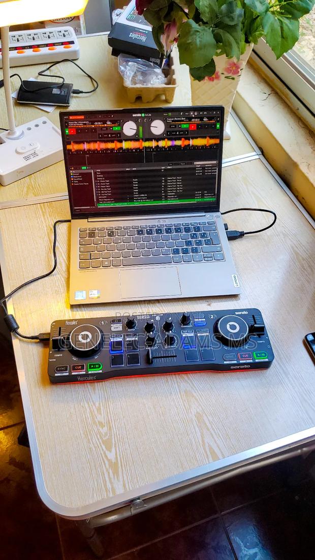 Brand New Hercules Dj Control Starlight Serato Controller photo 3
