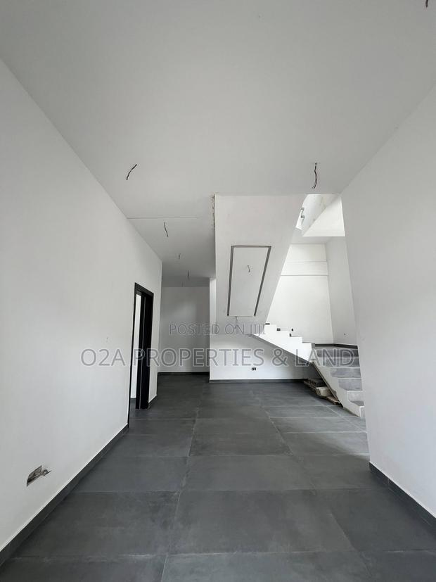 4bdrm House in Adjiringanor, Ability for sale photo 5