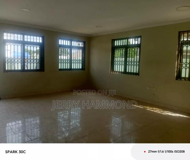 4bdrm House in Labone Going To Ako for rent · Photo 2
