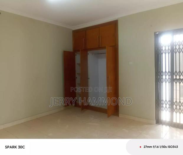 4bdrm House in Labone Going To Ako for rent · Photo 3