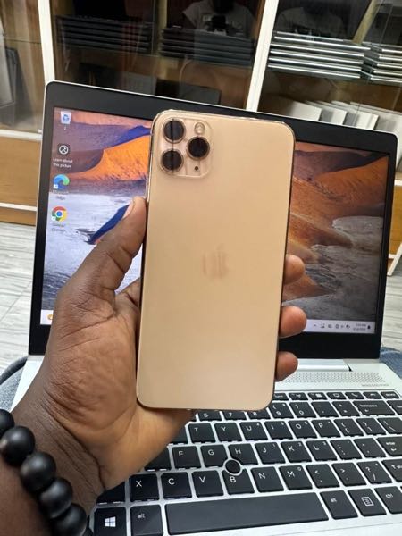 Used Apple iPhone 11 Pro Max 64 GB