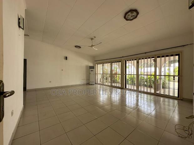 6bdrm House in Dzorwulu / Abelempe for rent photo 8