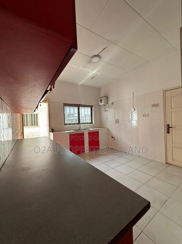 6bdrm House in Dzorwulu / Abelempe for rent photo 10