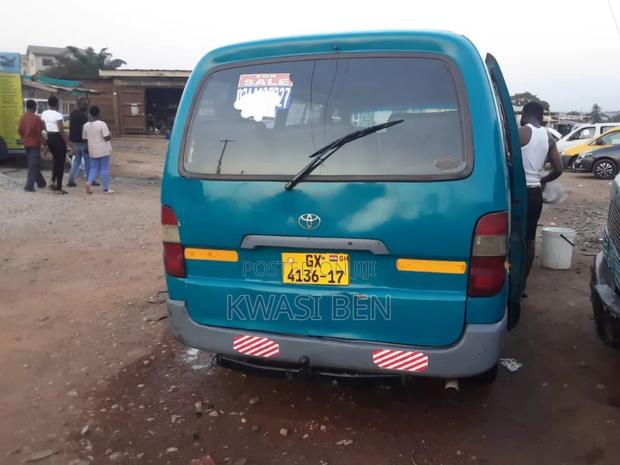 Toyota HiAce 2005 Blue