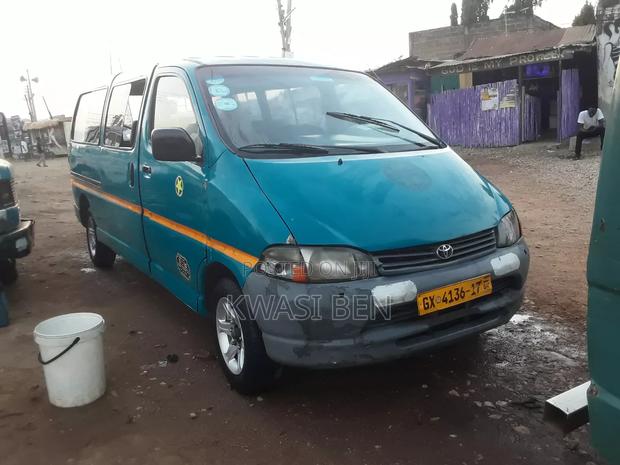 Toyota HiAce 2005 Blue