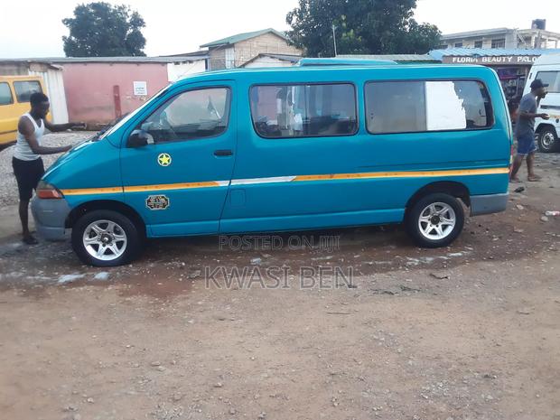 Toyota HiAce 2005 Blue