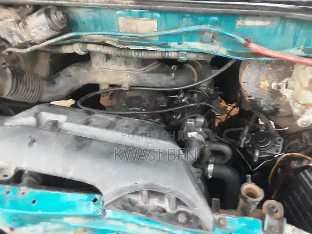 Toyota HiAce 2005 Blue