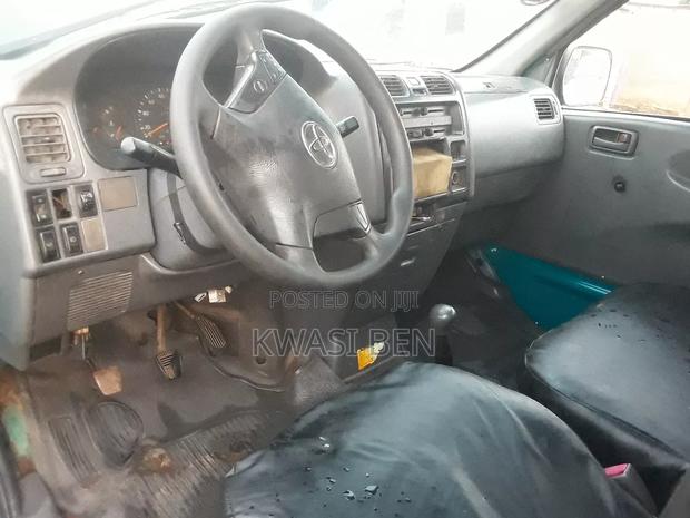 Toyota HiAce 2005 Blue