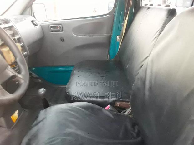 Toyota HiAce 2005 Blue