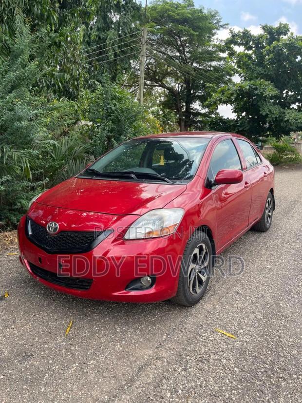 Toyota Yaris 2011 Red