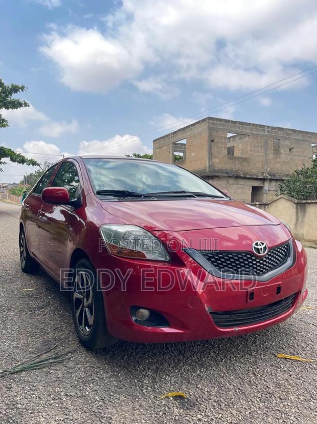 Toyota Yaris 2011 Red