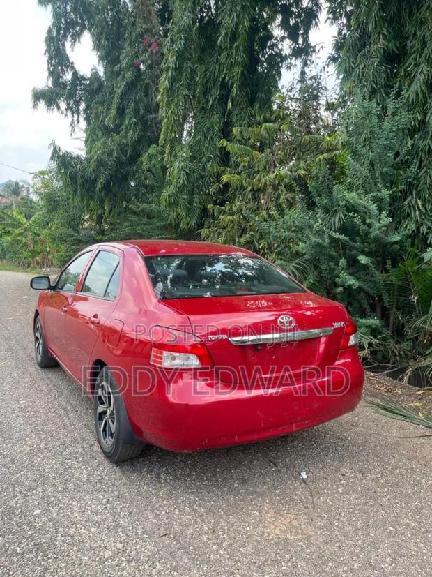 Toyota Yaris 2011 Red