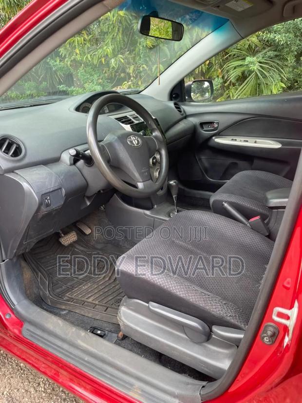 Toyota Yaris 2011 Red