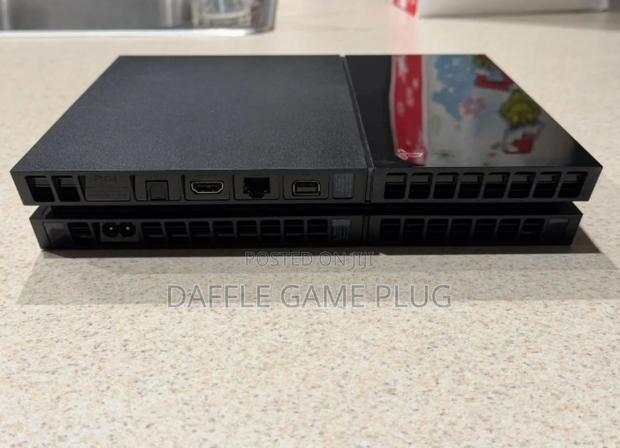 Ps4 Console 1 Terabyte With One Controller and 2 Games photo 5