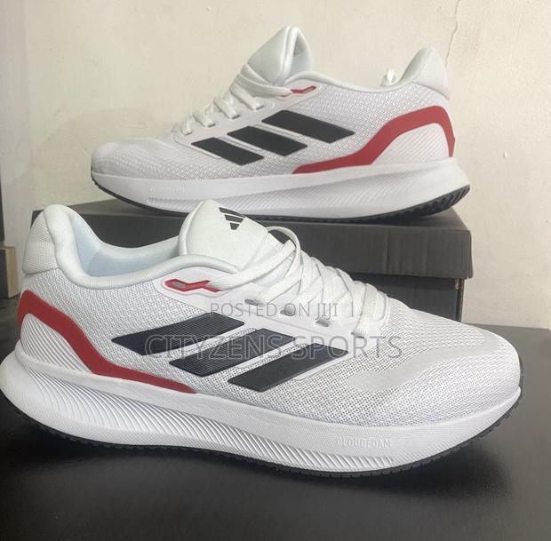 Adidas White Trainer · Photo 3