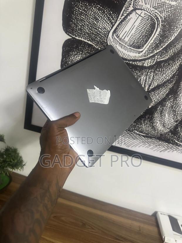Laptop Apple MacBook Pro 2017 16GB Intel Core I7 SSD 512GB photo 2