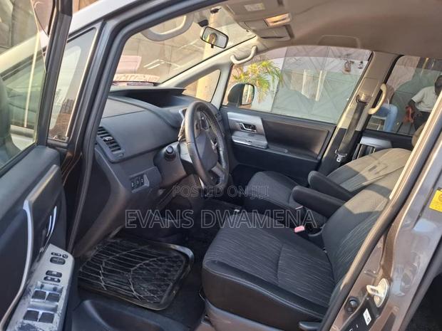 Toyota Voxy 2012 Gray