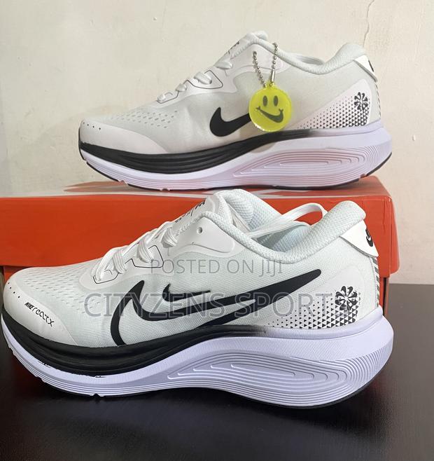 Nike White Trainers · Photo 3