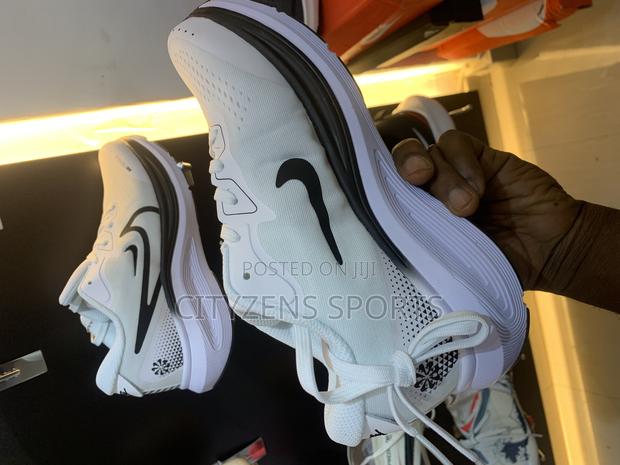 Nike White Trainers · Photo 4