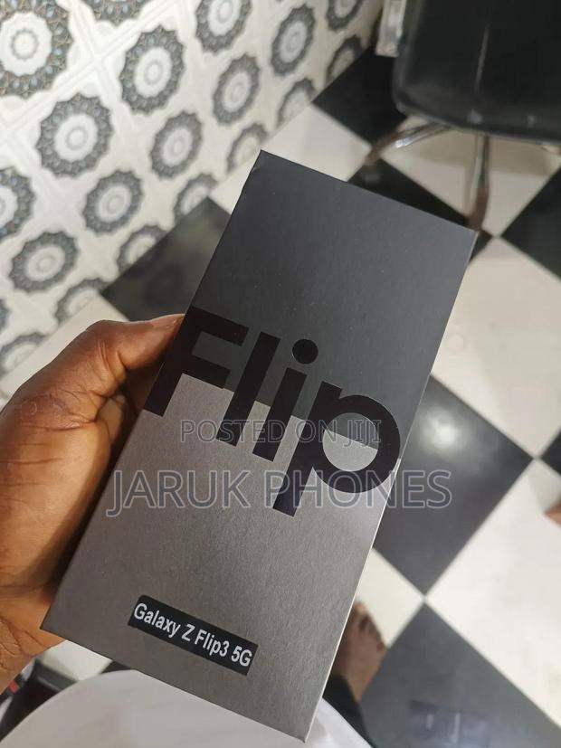 New Samsung Galaxy Z Flip 3 256 GB Green photo 3