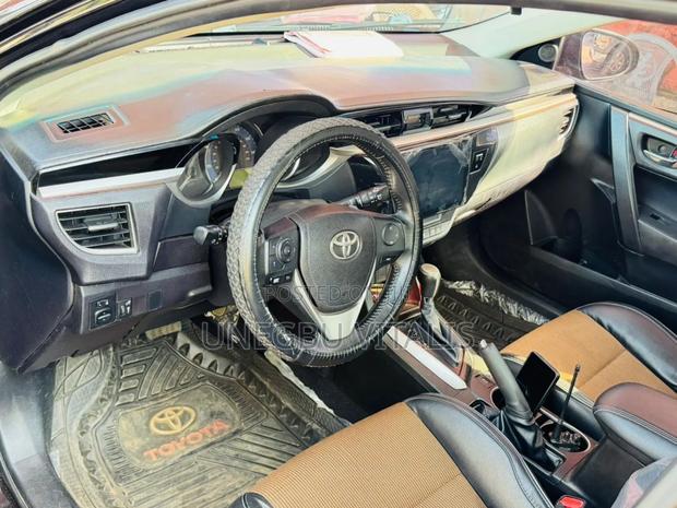 Toyota Corolla SE 4dr Sedan (1.8L 4cyl CVT) 2017 Black