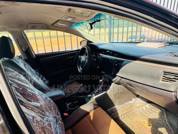 Toyota Corolla SE 4dr Sedan (1.8L 4cyl CVT) 2017 Black