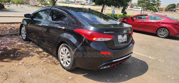 Hyundai Elantra SE 4dr Sedan (1.8L 4cyl 6A) 2014 Black photo 4