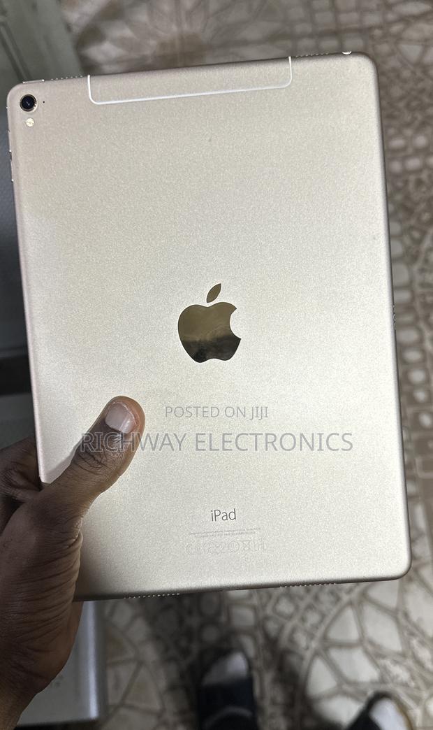 Apple iPad Pro 9.7 (2016) 128 GB photo 2