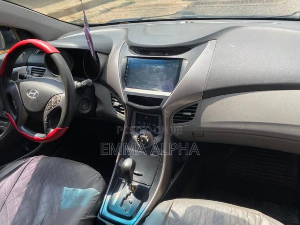 Hyundai Elantra GLS Automatic 2012 Black photo 6