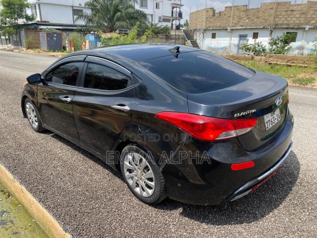 Hyundai Elantra GLS Automatic 2012 Black photo 9